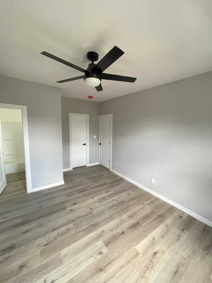 5931 Maple Avenue - Photo 5 of 30