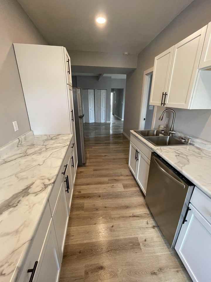 5931 Maple Avenue - Photo 7 of 30