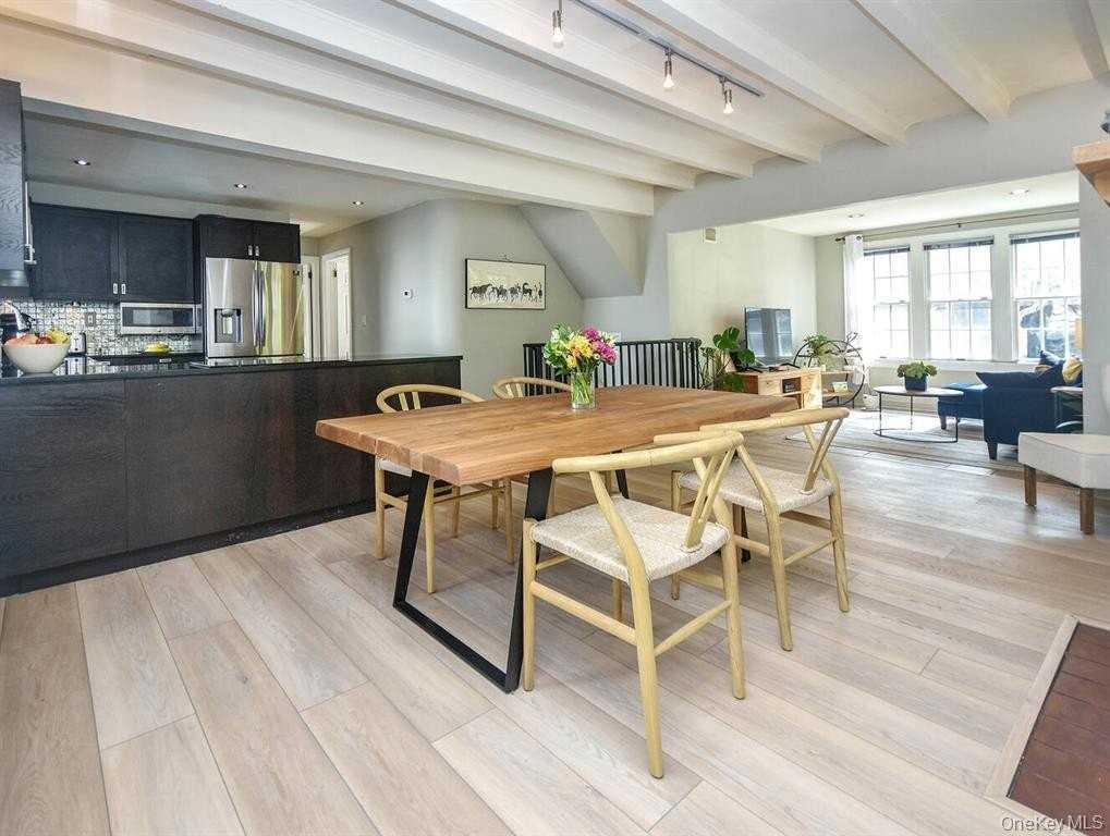 20 Oldwood Road South #1stFL - Photo 3 of 20