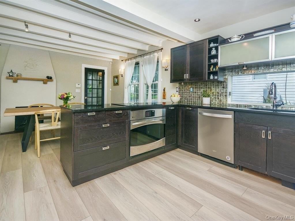 20 Oldwood Road South #1stFL - Photo 5 of 20