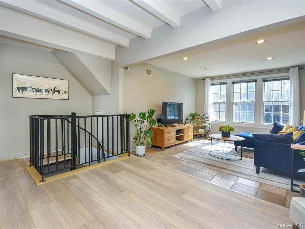 20 Oldwood Road South #1stFL - Photo 6 of 20