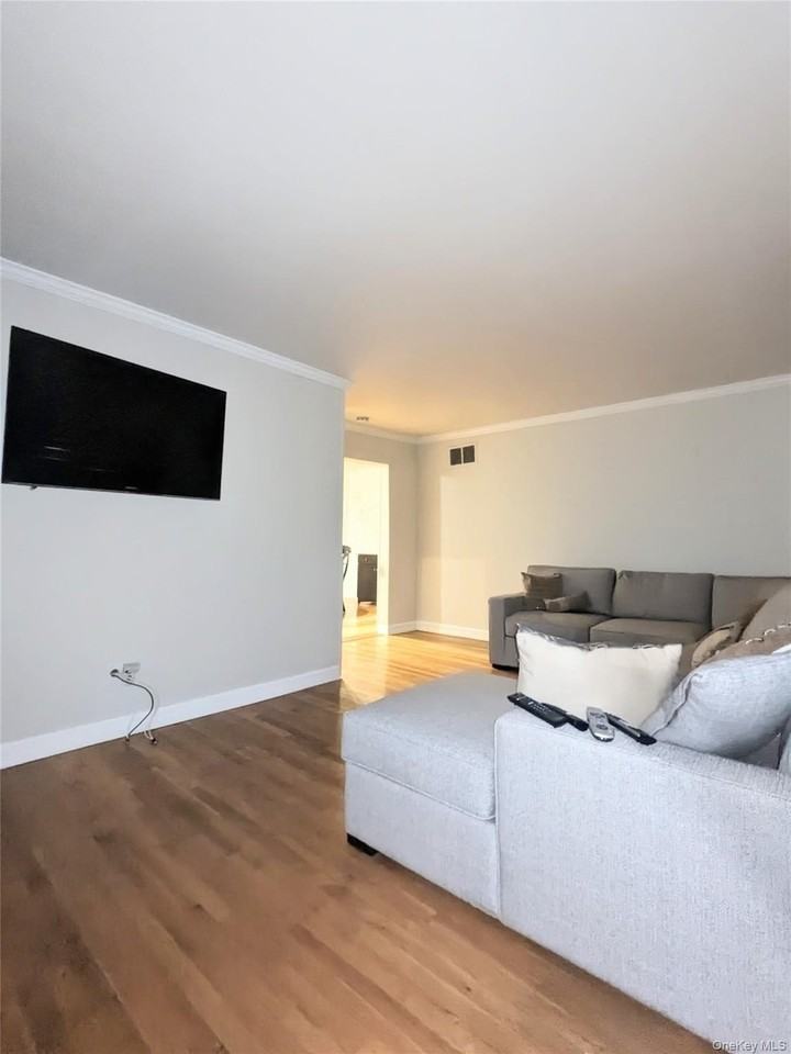 94 Walter Ct - Photo 3 of 12