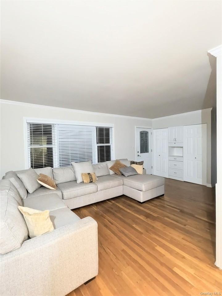 94 Walter Ct - Photo 4 of 12