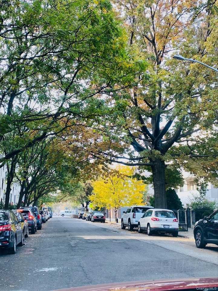 2167 33rd St Apt 4g #4G - Photo 2 of 11