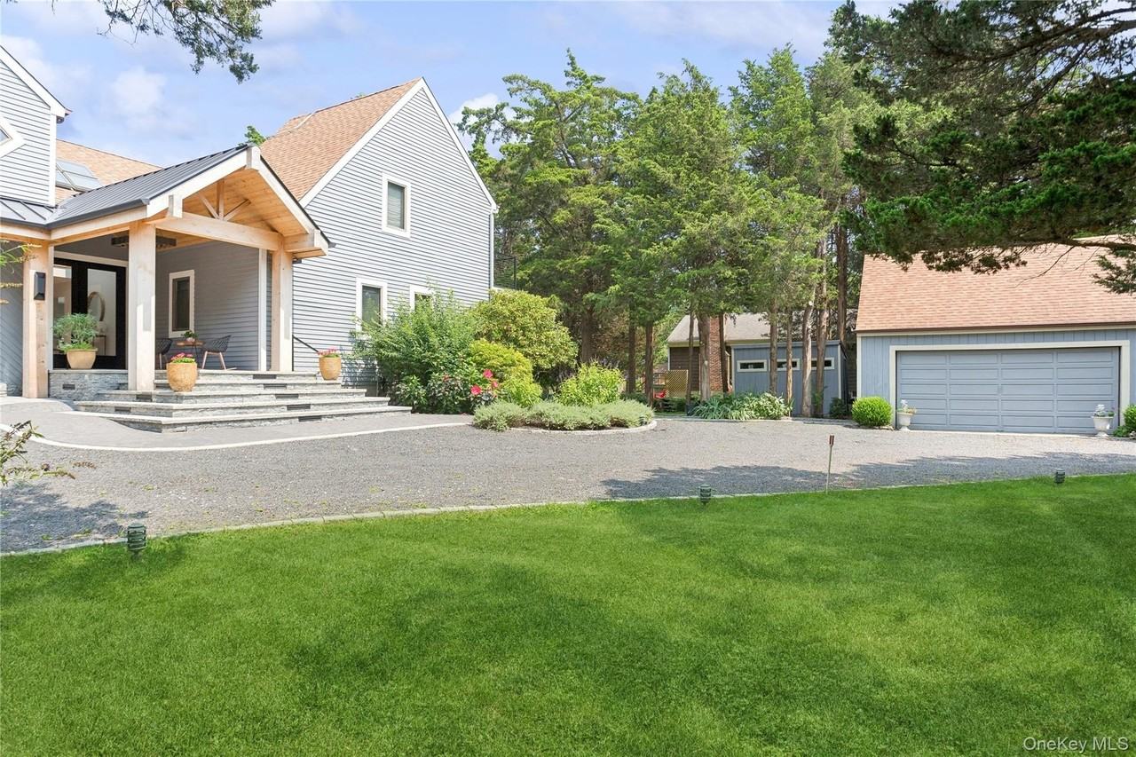 425 Cedar Point Dr E - Photo 4 of 47