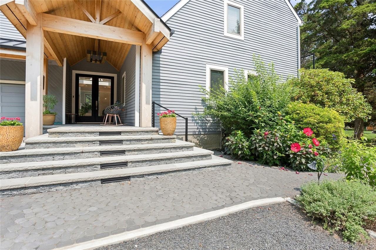 425 Cedar Point Dr E - Photo 5 of 47