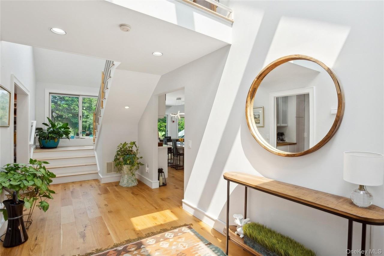 425 Cedar Point Dr E - Photo 7 of 47