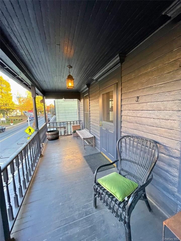 44 44 Main unit: Fl 2 - Front - Photo 2 of 7