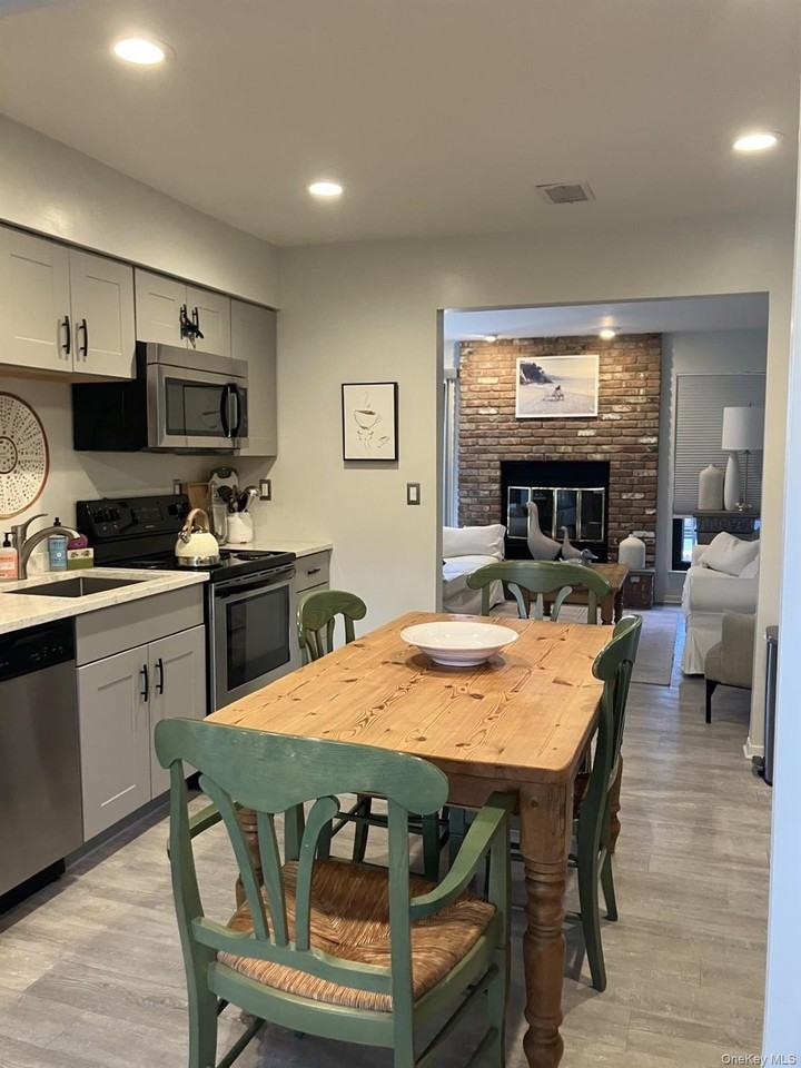 50 Hubbard Ln Unit 14 #14 - Photo 4 of 7