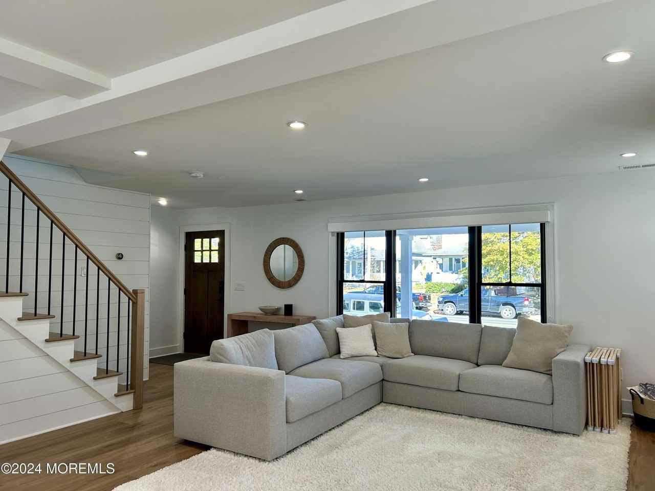 411 Sylvania Ave - Photo 6 of 32