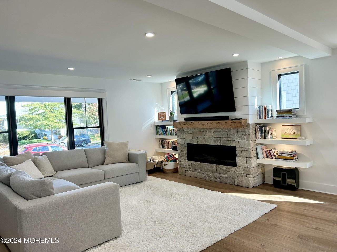 411 Sylvania Ave - Photo 7 of 32