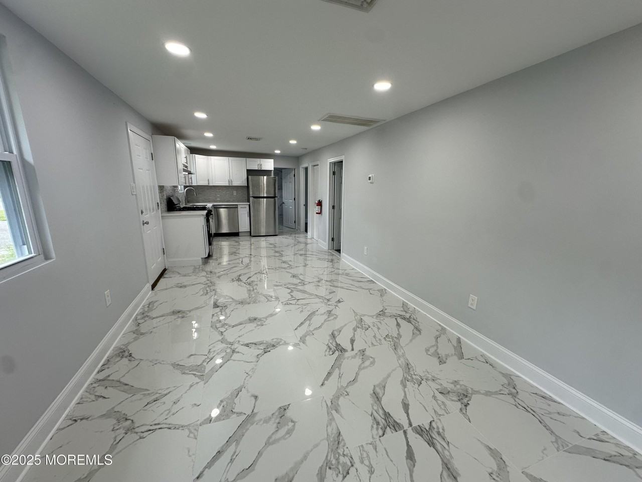 105 Floyd Ln - Photo 3 of 14