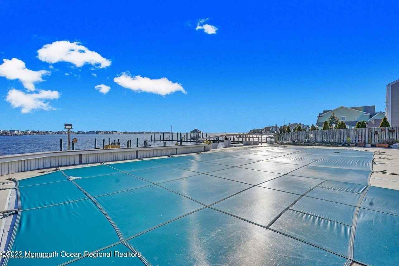 323 Cove Dr - Photo 3 of 39