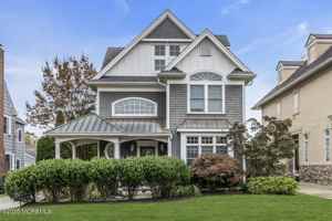 featured image of 412 Chicago Boulevard