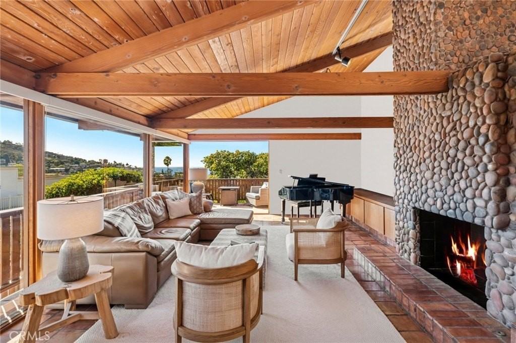 1346 Cerritos Dr - Photo 2 of 14