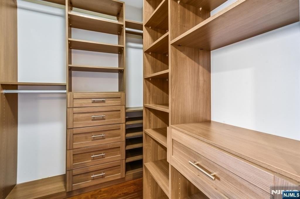 3050 Edwin Ave - Photo 4 of 19