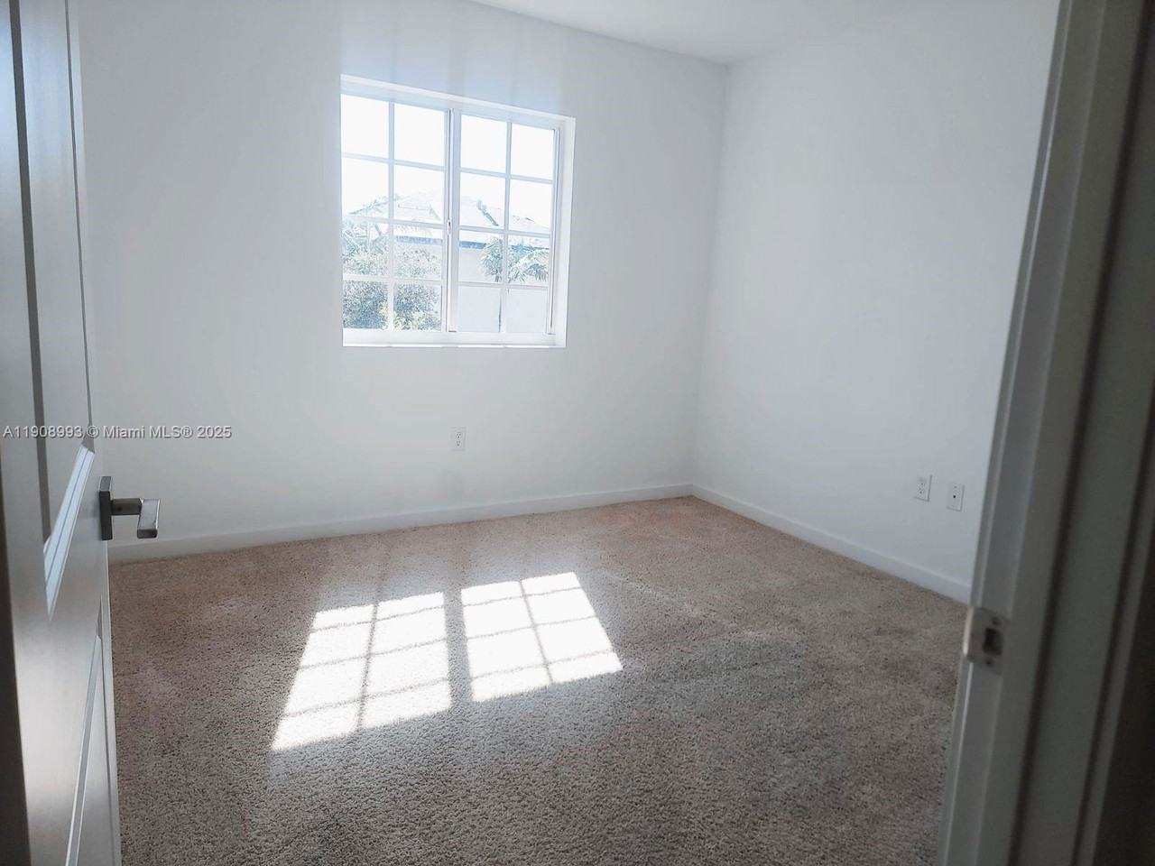 1363 Nw 208th Ter - Photo 4 of 8