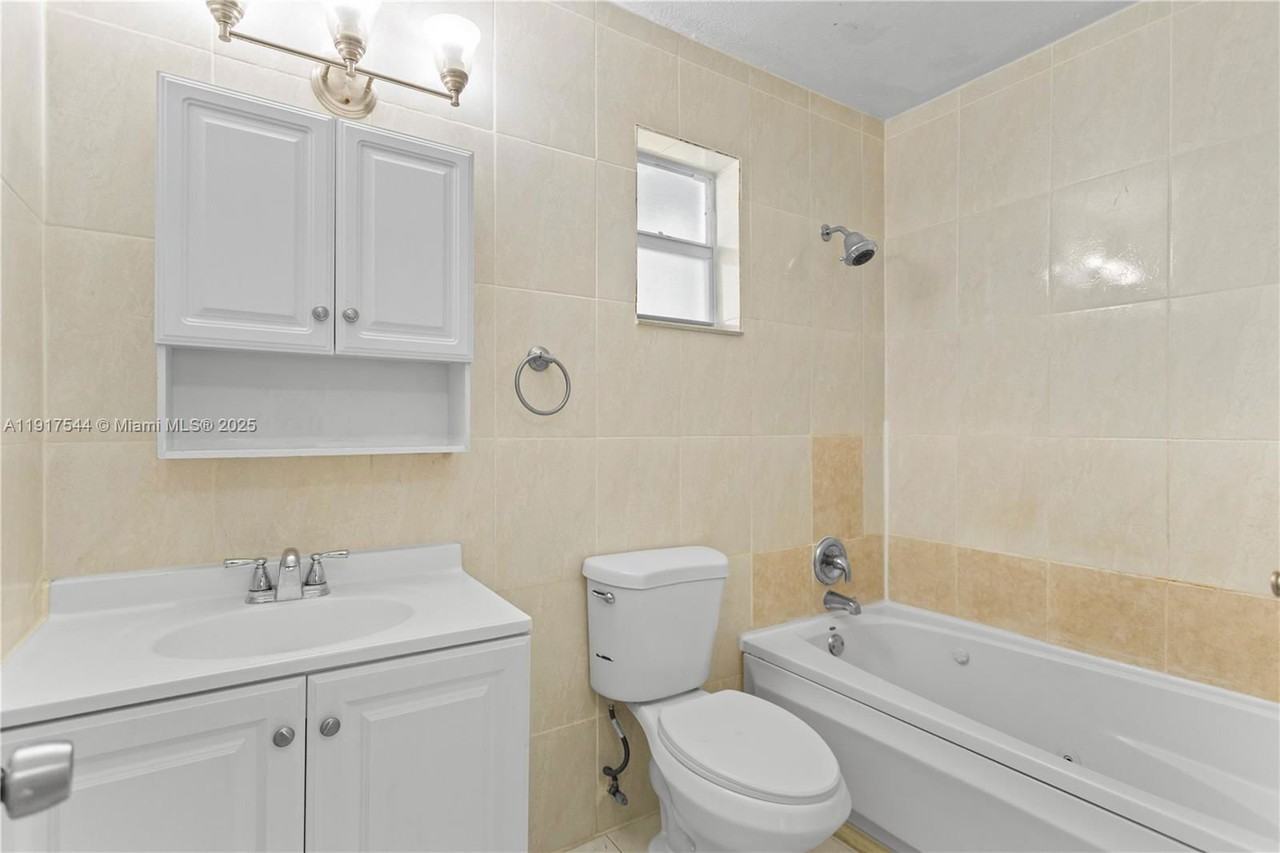 1831 Sw 97th Ter #1831 - Photo 5 of 8