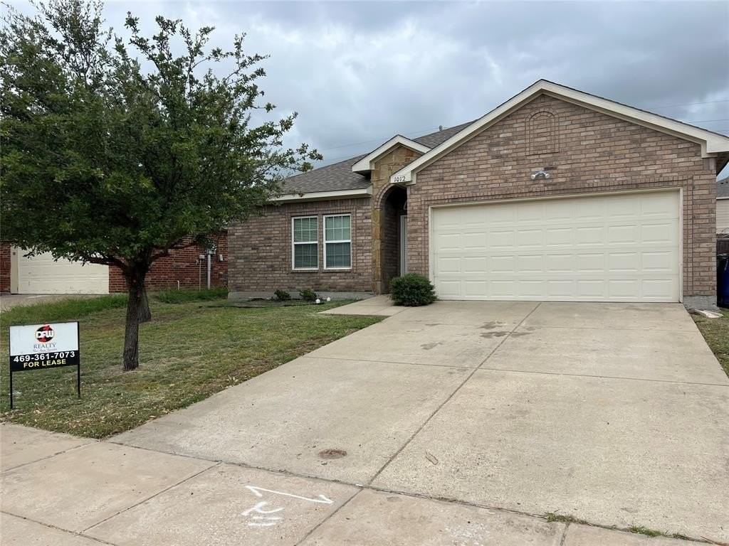 1012 Churchill Dr - Photo 2 of 16