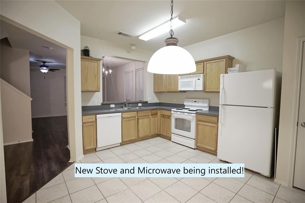 10640 Astor Dr - Photo 2 of 17