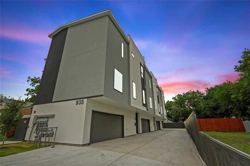 935 West 12th Street #101