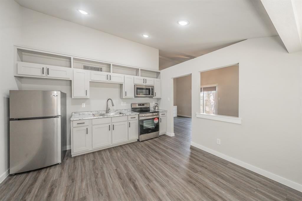 2425 Cripple Creek Dr - Photo 2 of 26