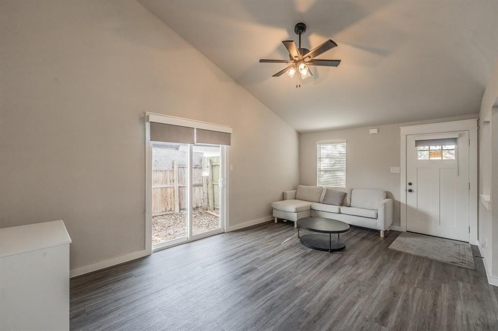 2425 Cripple Creek Dr - Photo 4 of 26