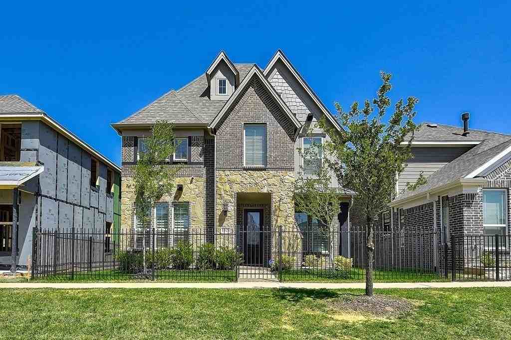 1521 Pirene Aly - Photo 2 of 40