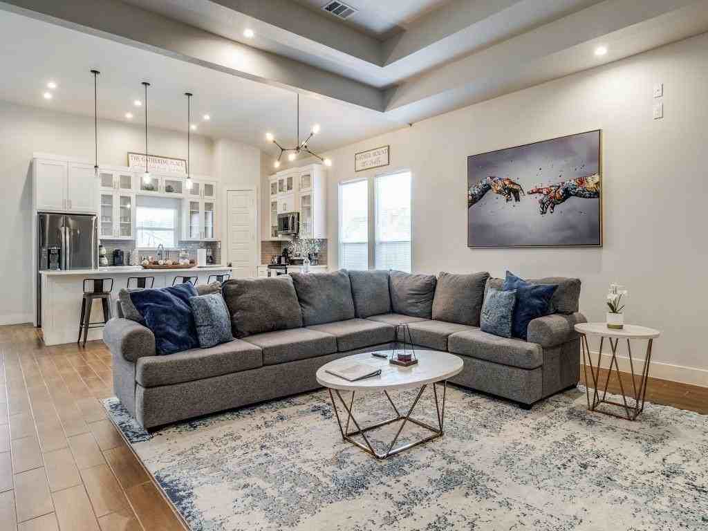 2931 Alaska Ave - Photo 2 of 34