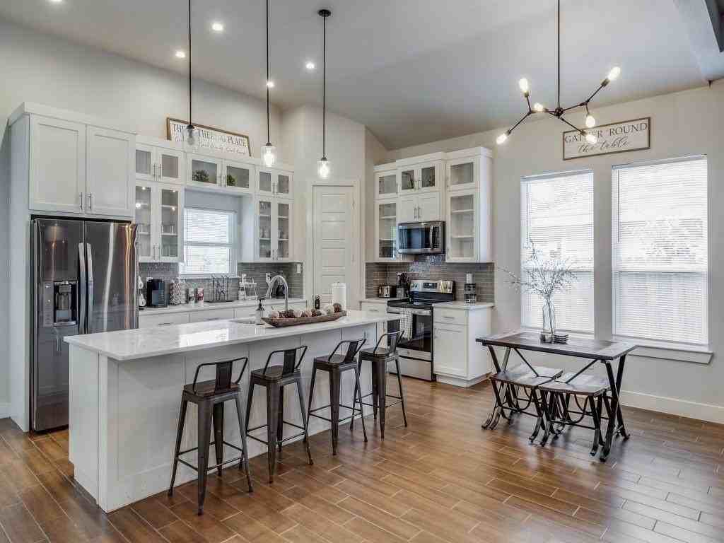 2931 Alaska Ave - Photo 5 of 34