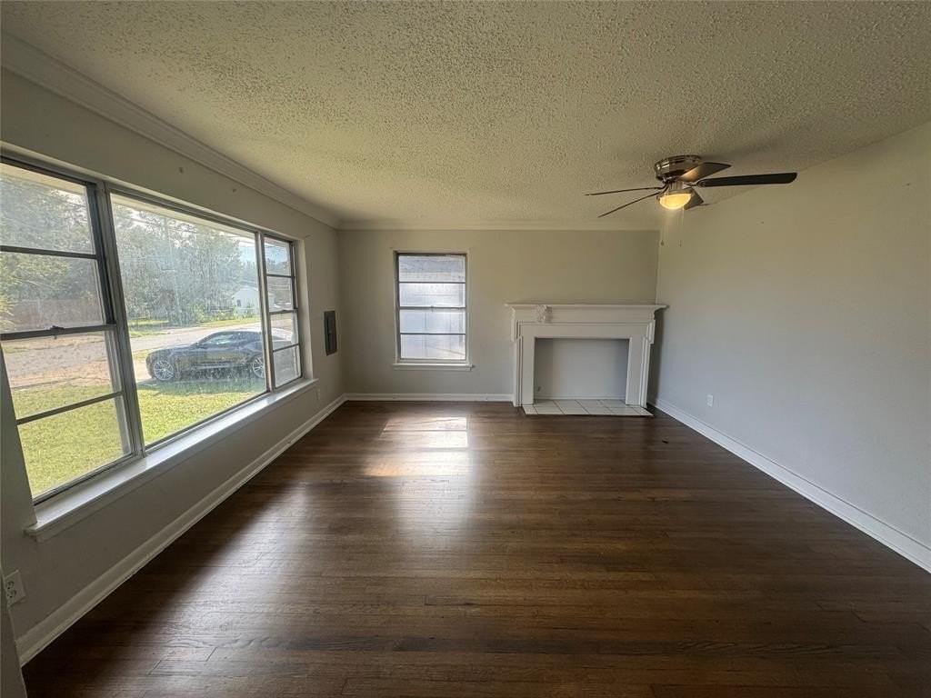 4651 C L Veasey Blvd - Photo 4 of 21