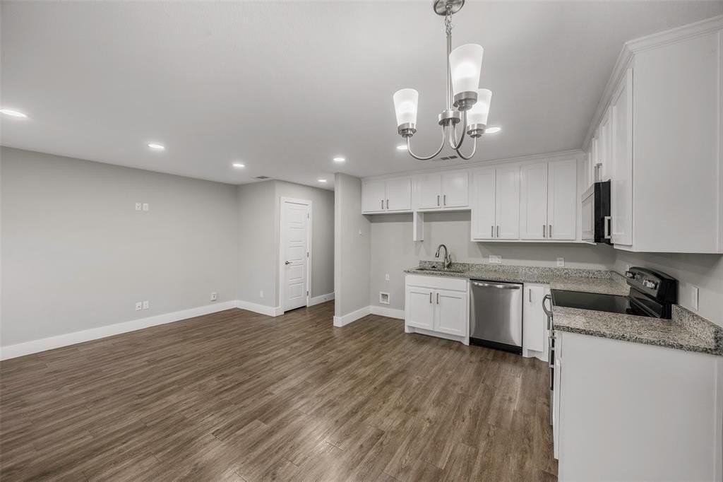 901 W Collins St - Photo 4 of 21