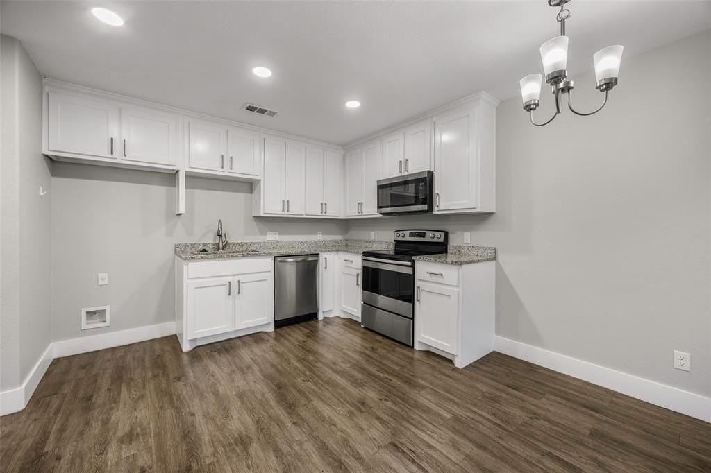 901 W Collins St - Photo 5 of 21