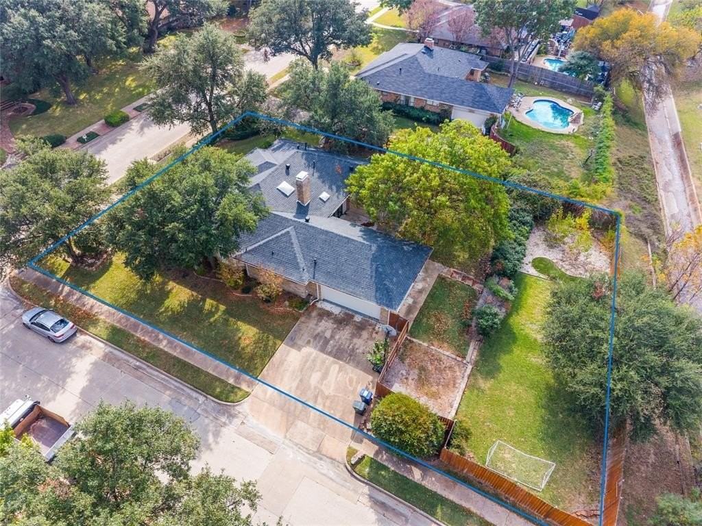 1513 Carriage Ln - Photo 2 of 29