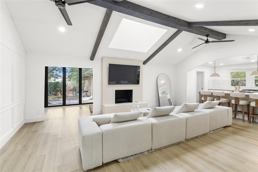 1513 Carriage Ln - Photo 6 of 29