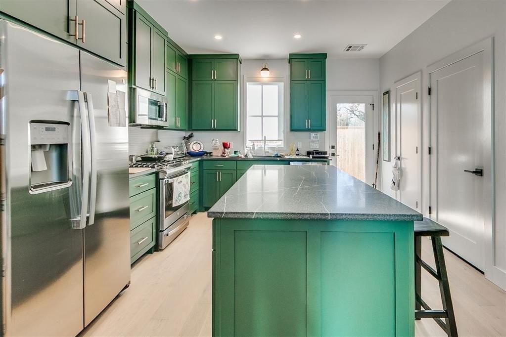 1056 Hangar Dr - Photo 3 of 6