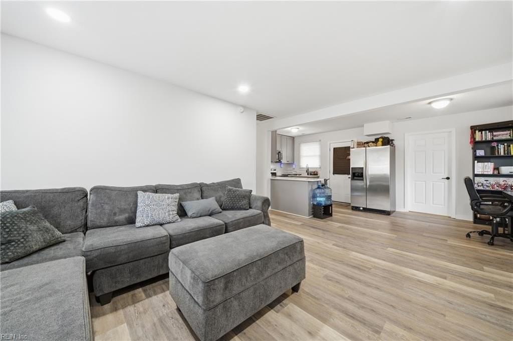 913 Dandridge Dr - Photo 5 of 26