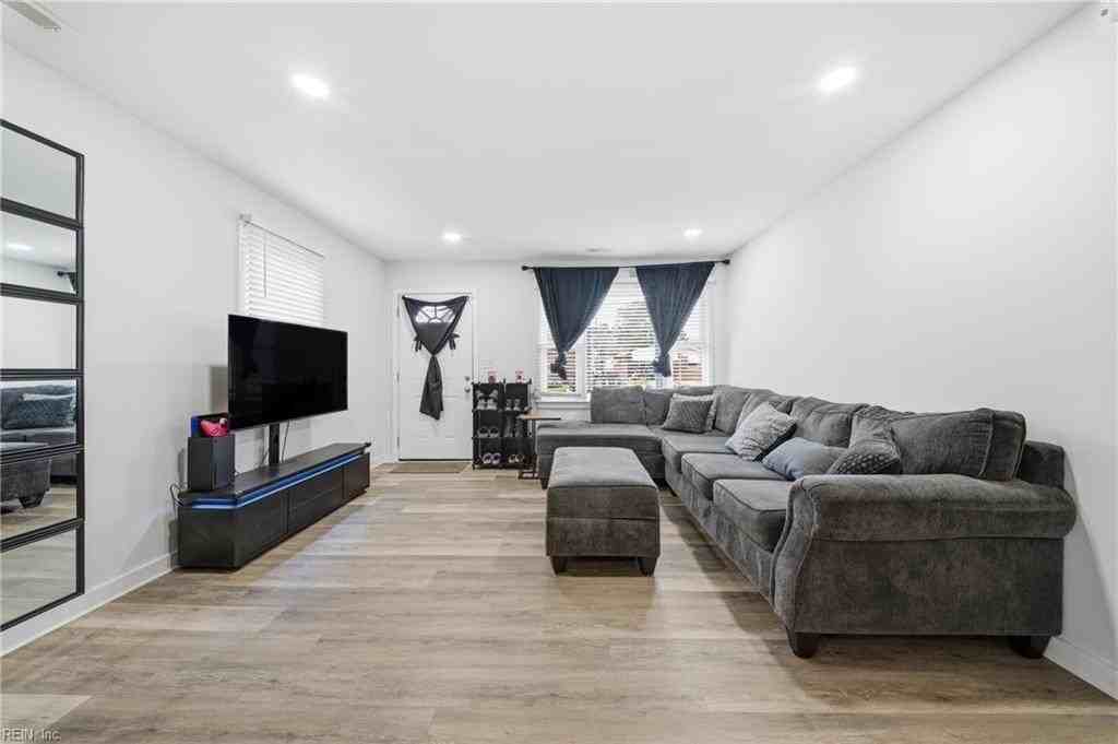 913 Dandridge Dr - Photo 6 of 26