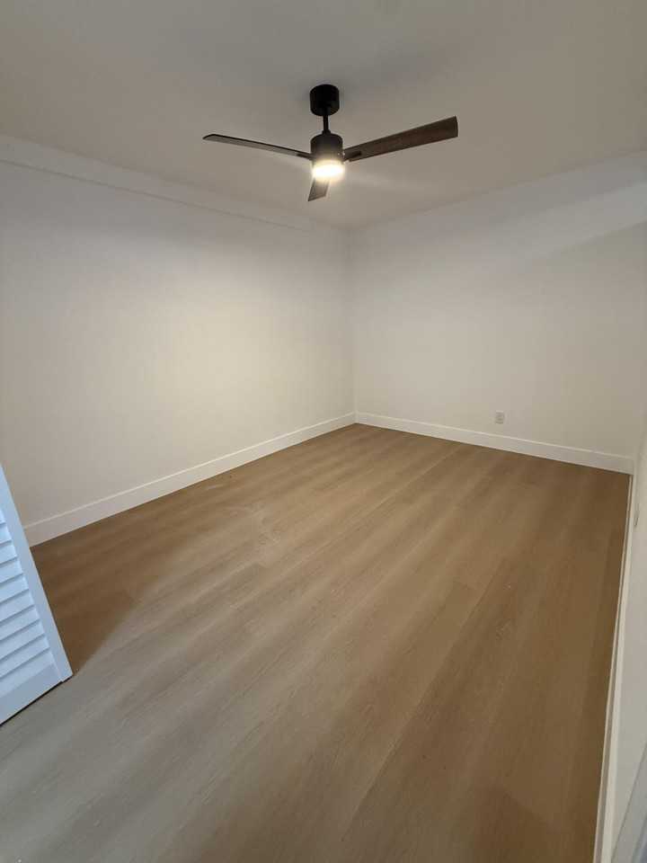 726 S 11th St - Photo 3 of 7