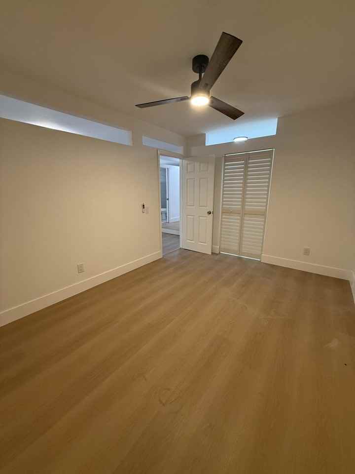 726 S 11th St - Photo 5 of 7