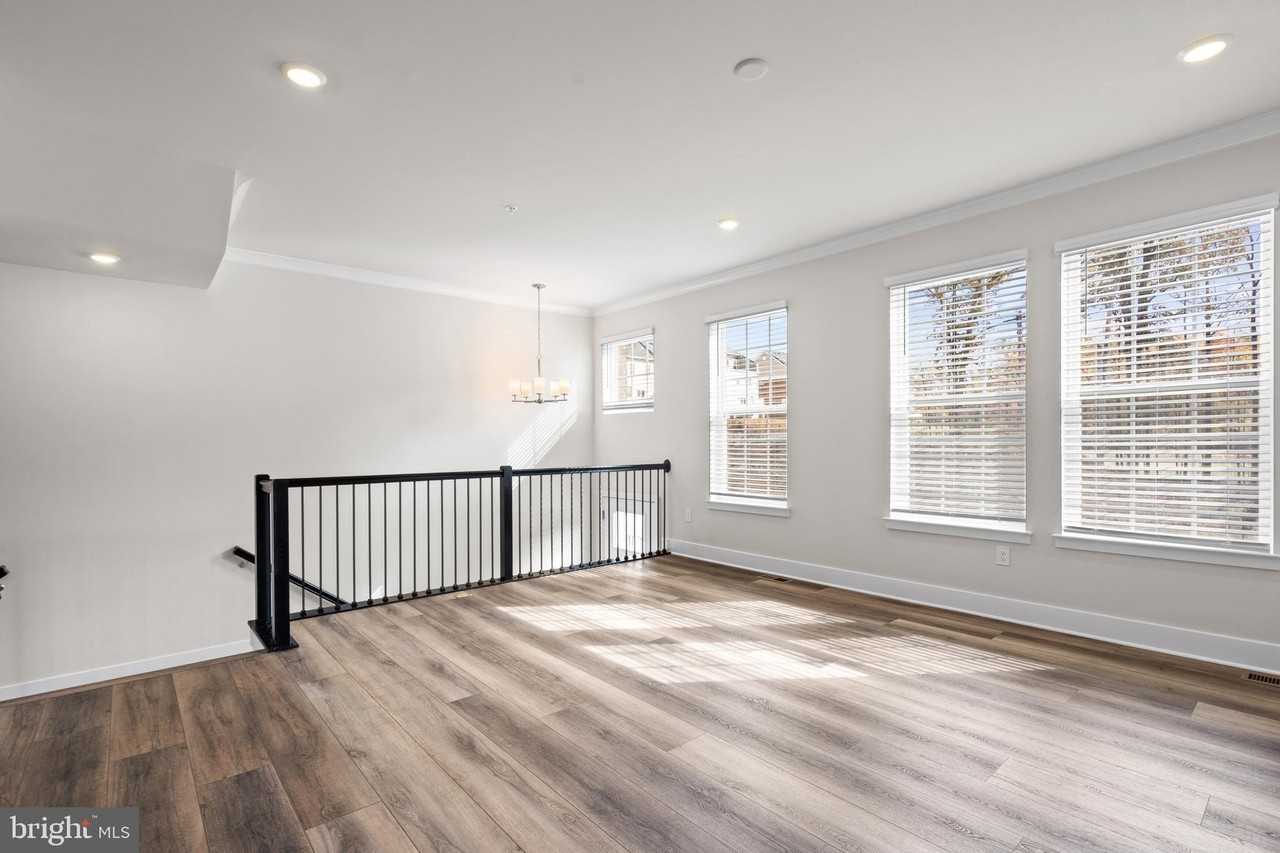 1722 Watercrossing Rd - Photo 3 of 31