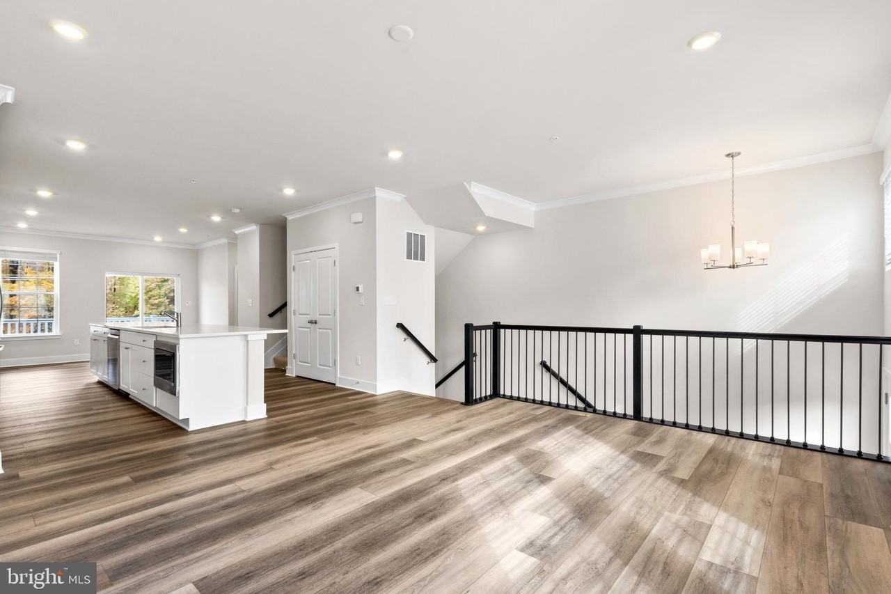 1722 Watercrossing Rd - Photo 4 of 31