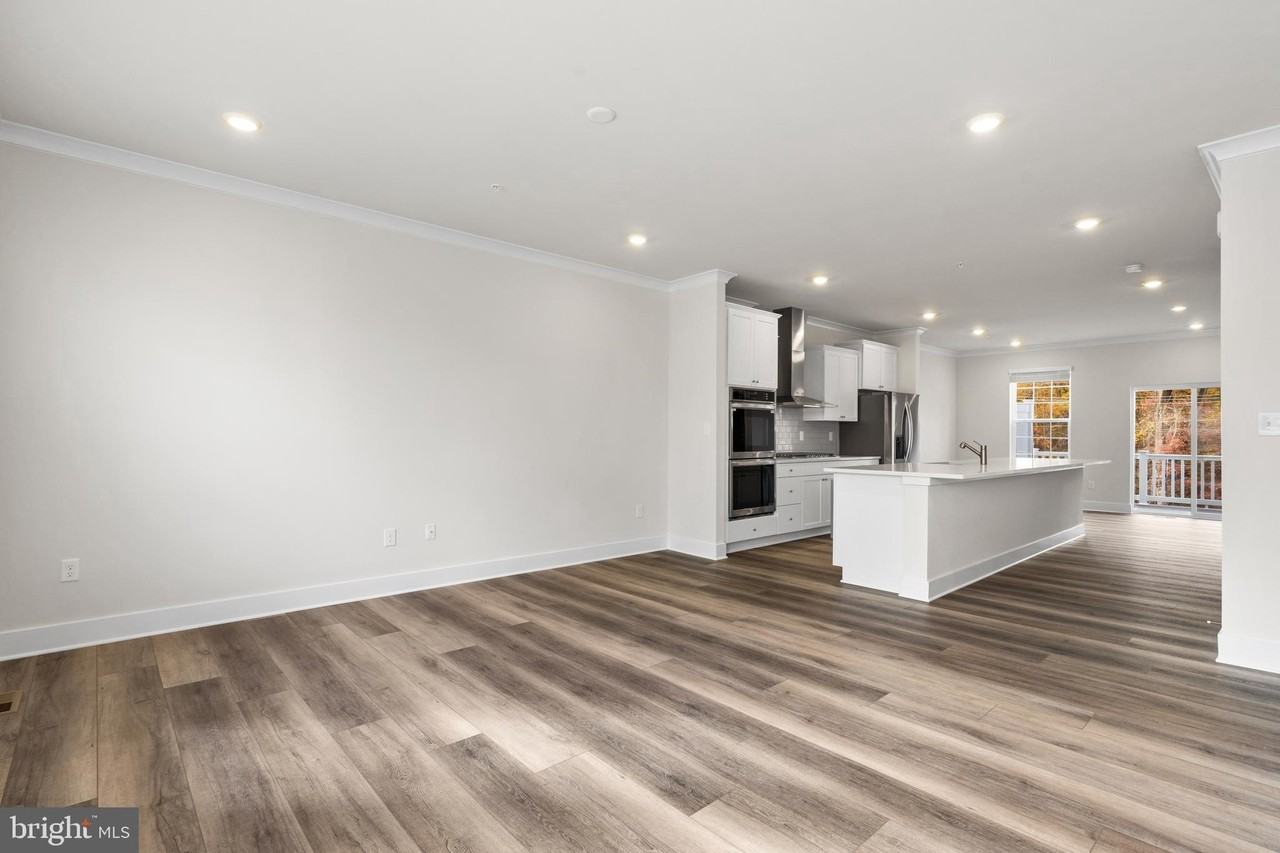 1722 Watercrossing Rd - Photo 5 of 31