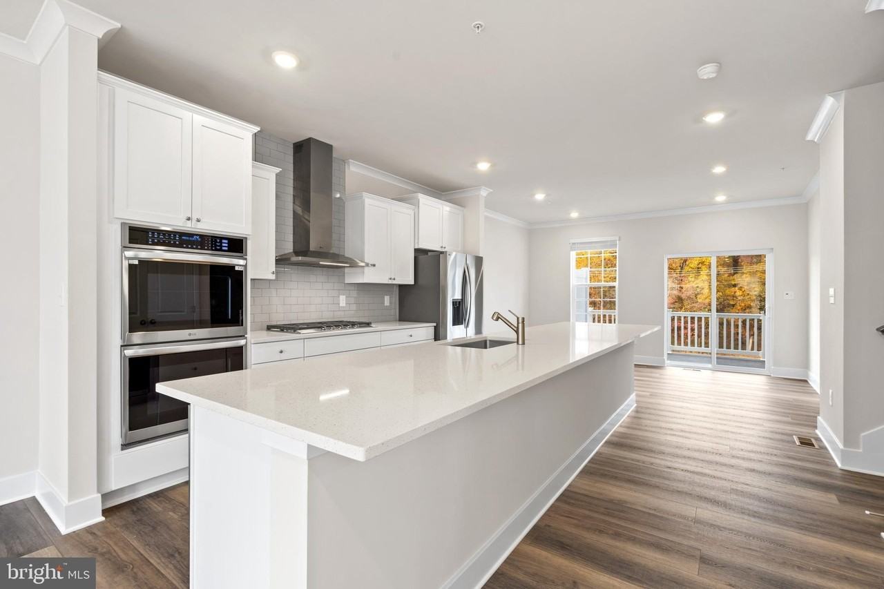 1722 Watercrossing Rd - Photo 6 of 31