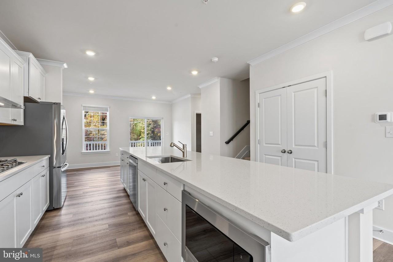 1722 Watercrossing Rd - Photo 7 of 31