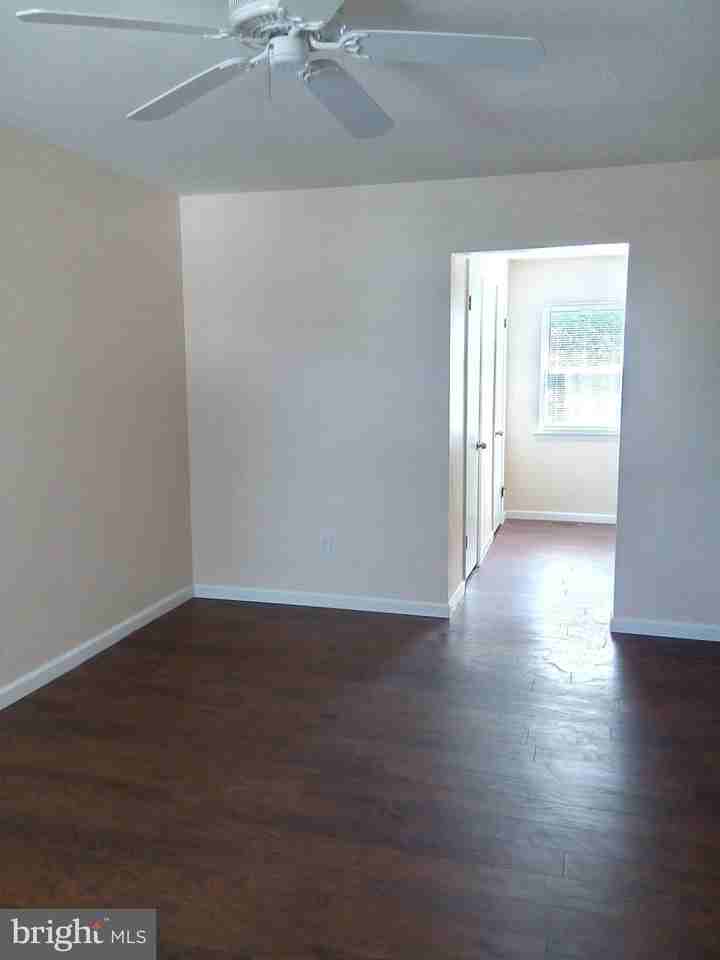 313 Carleton Lane - Photo 5 of 12