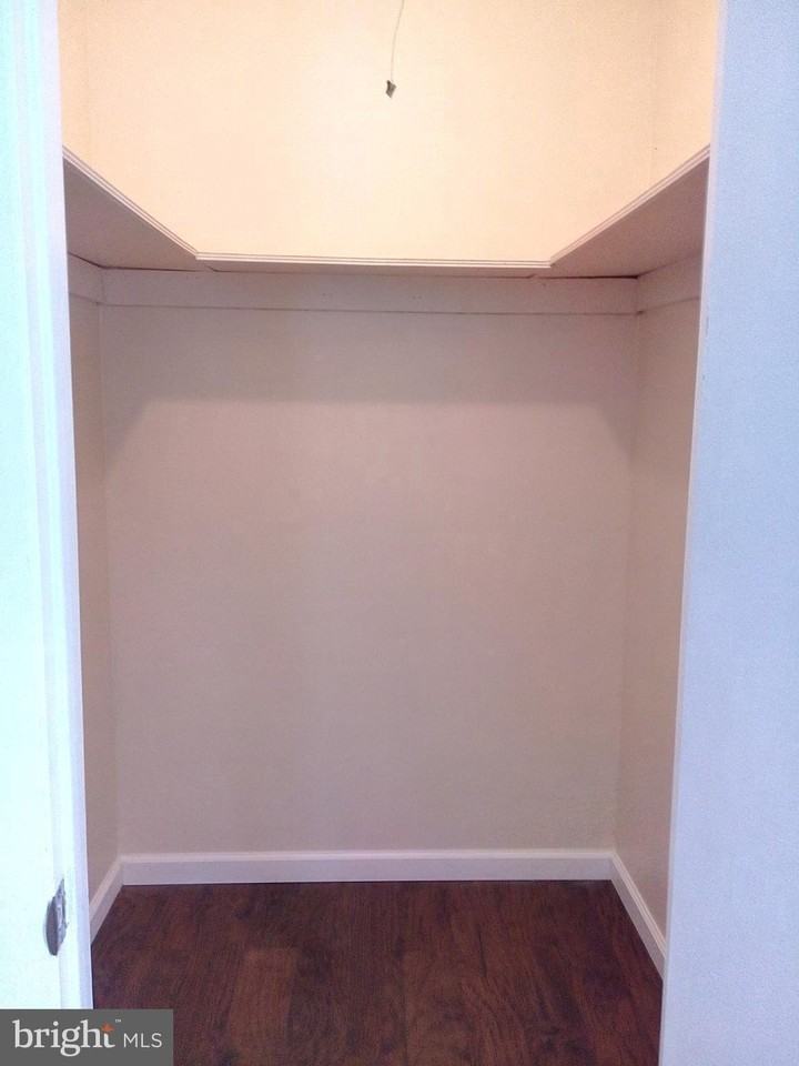 313 Carleton Lane - Photo 6 of 12