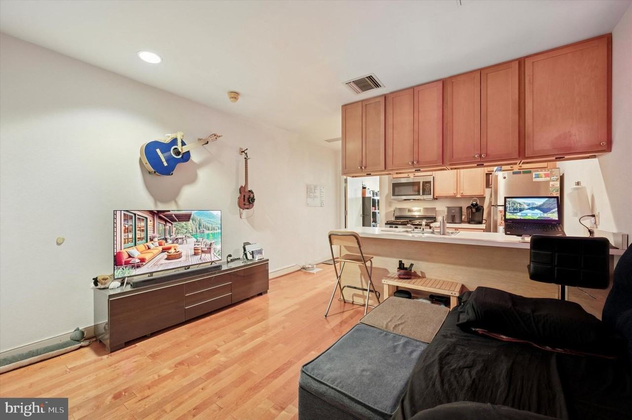 1100 Vine St Apt 1409-00 #1409 - Photo 5 of 19