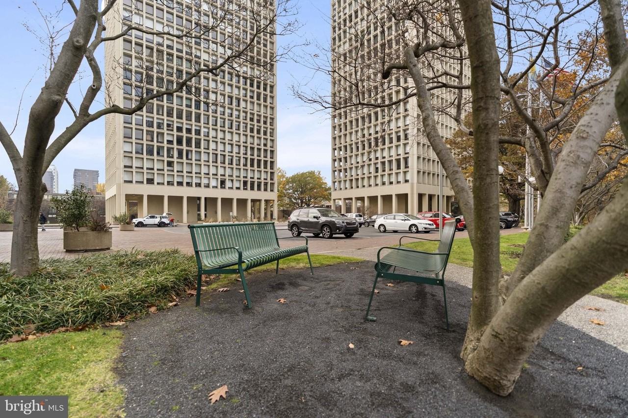 210 Locust Street #21E - Photo 3 of 36