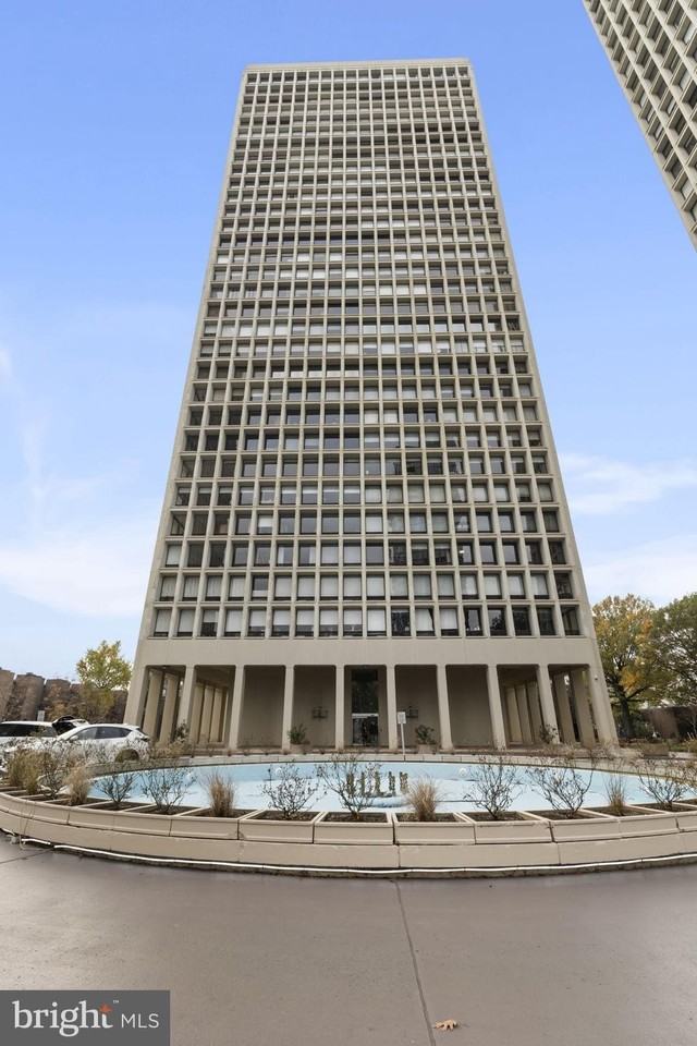 210 Locust Street #21E - Photo 6 of 36